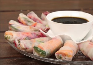 Rice shelves blintzes with fresh vegetables and Asian sauce