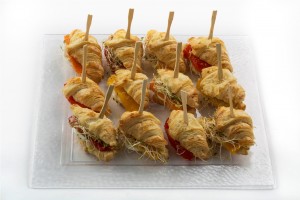 mini croason with salmon goat chees and pepper