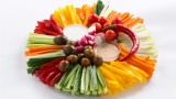 vegtables plate with 2 kind of dips